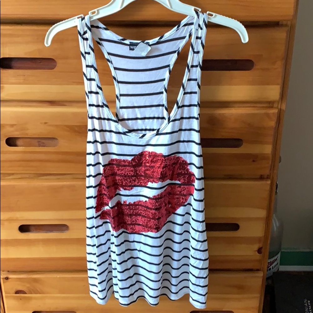 Red lips tank top
